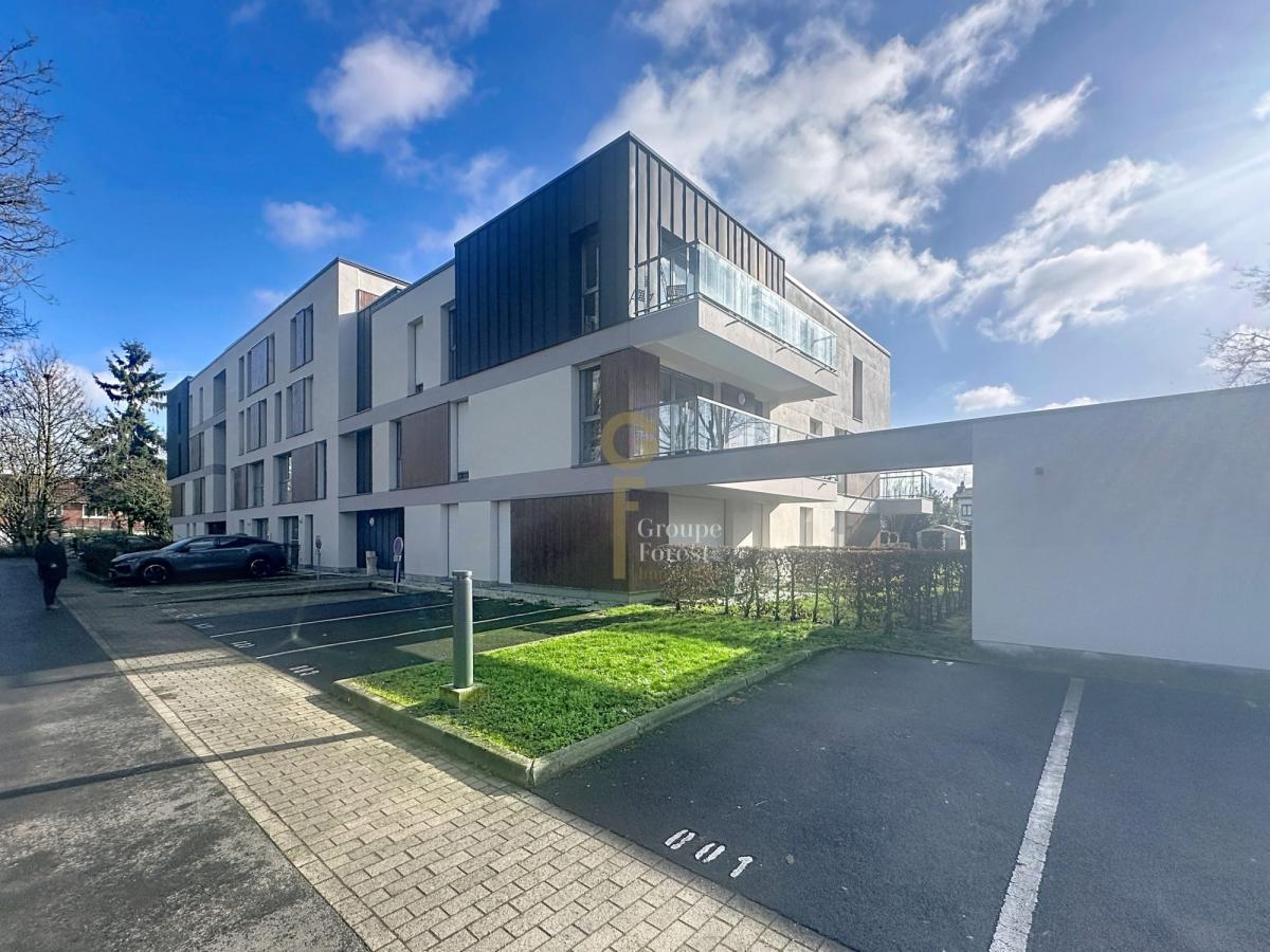 Impeccable T2 de 47 m2 dans résidence sécurisée récente et parking privé.