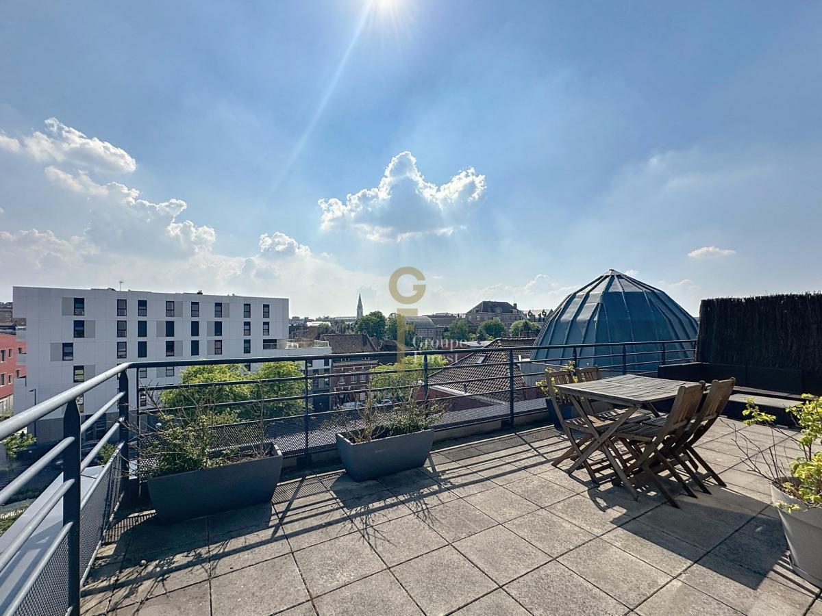 Superbe appartement T3 de 90 m2 dernier étage avec terrasse sud ouest de 35 m2.