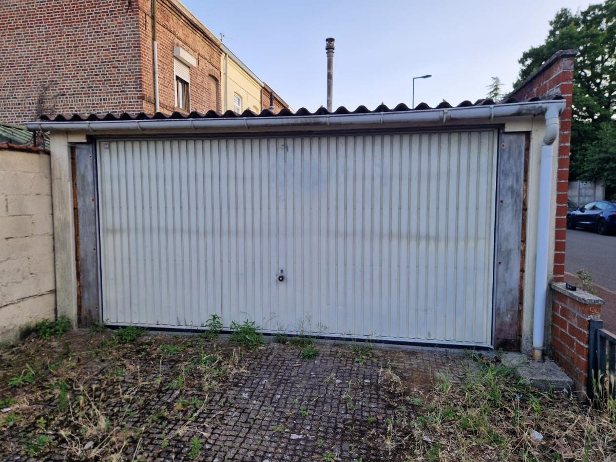 DOUBLE GARAGE