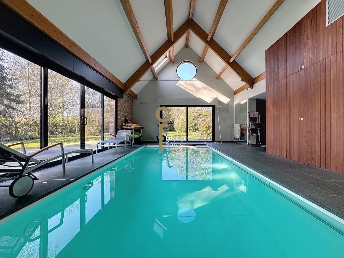 maison 215 m² - 5 chambres et piscine intérieure