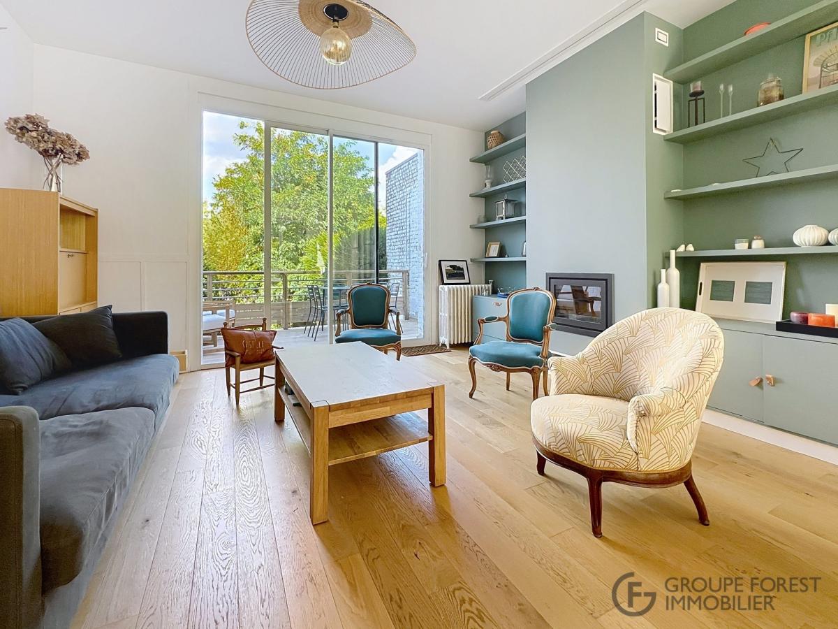 BEL ETAGE AU CROISE LAROCHE