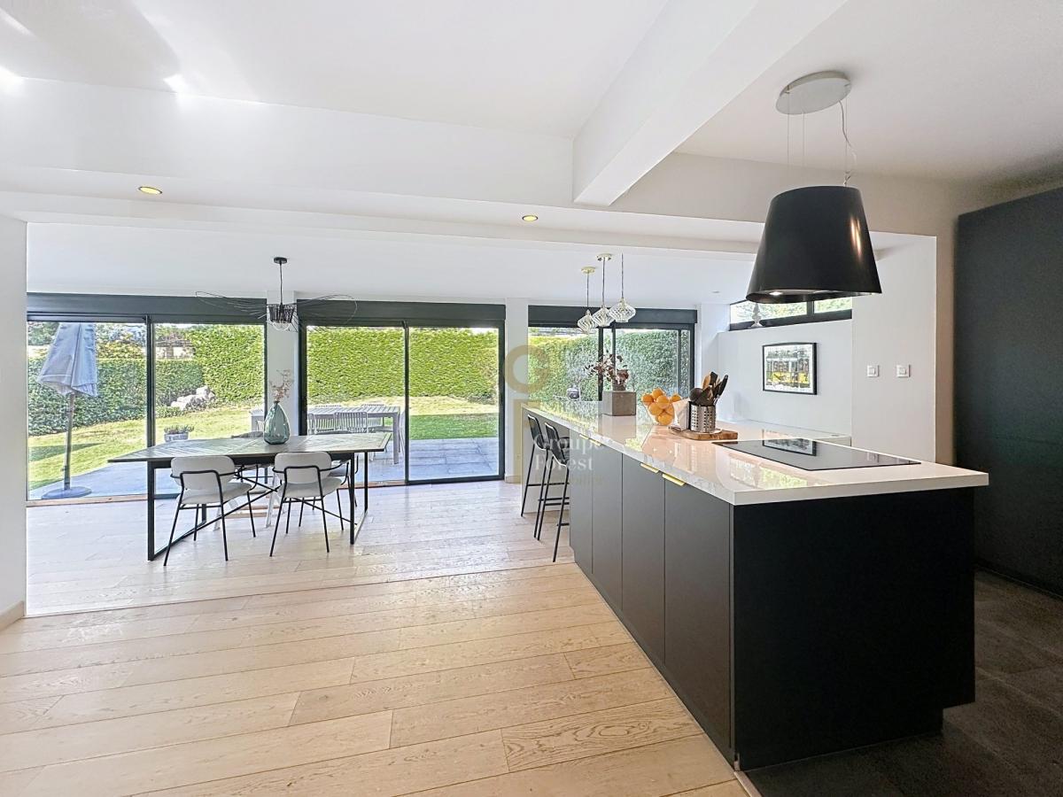 Superbe maison de 120 m2 3 ch grand séjour agrandi , beau jardin