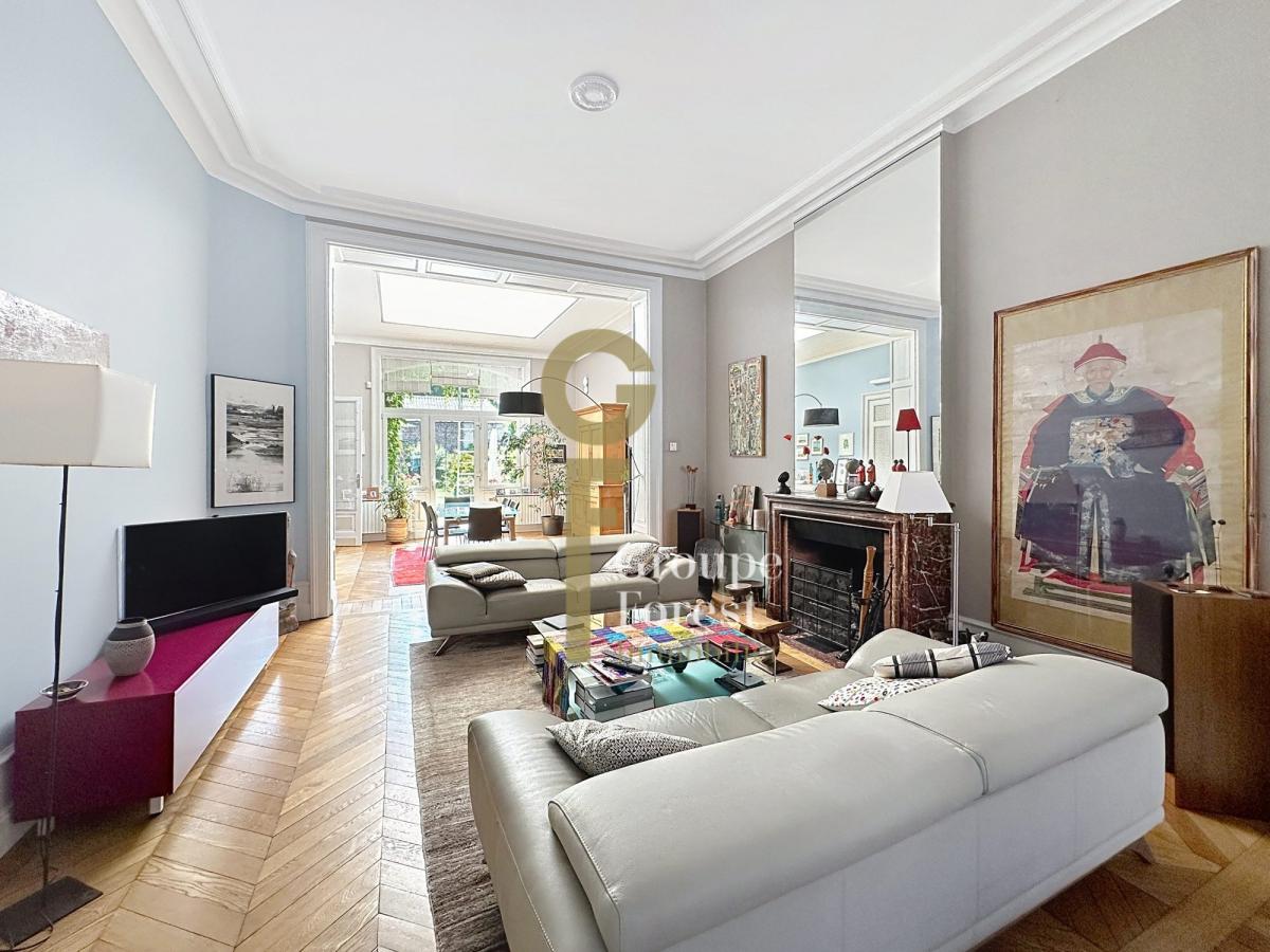 MAISON BOURGEOISE AU PIED DU METRO